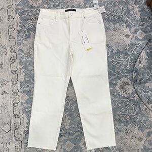 NWT.  Liverpool Women's White/Cream Cropped Straight Jeans.  Size 12/31
